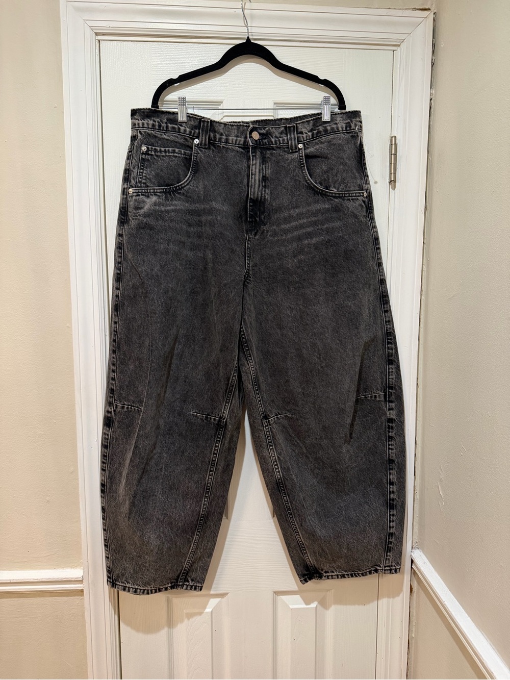 BDG Women’s Barrel Company Relaxed Washed Black Jeans